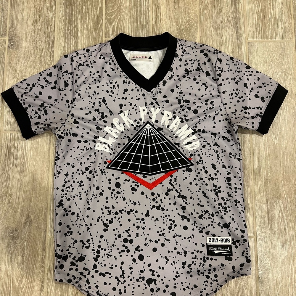 Black Pyramid Black